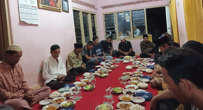 Doa bersama di rumah masyarakat dalam rangka menyambut Ramadan