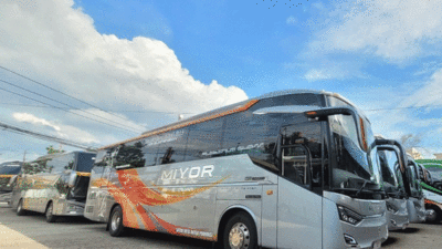 Salah satu armada Bus Miyor di lintasan Sumbar-Jakarta