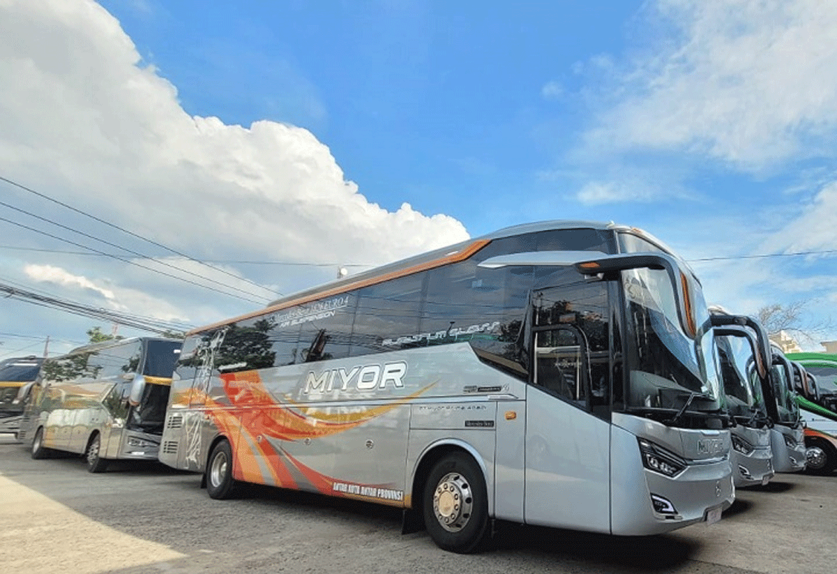 Salah satu armada Bus Miyor di lintasan Sumbar-Jakarta