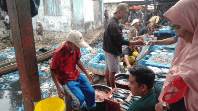 Aktivitas pedagang di Pasar Gaung