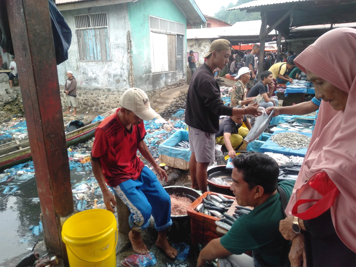 Aktivitas pedagang di Pasar Gaung