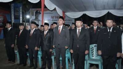 Para pejabat Pemkab Kuansing yang dilantik Bupati Suhardiman Amby. (riau.go.id)