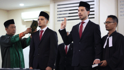 Dua pemain naturalisasi ucapkan sumpah jadi WNI. (pssi)
