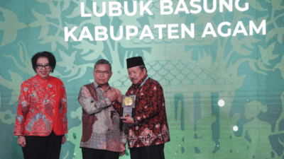 Bupati Agam terima Piala Adipura