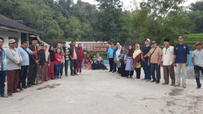 Wisatawan Malaysia di pemandiangan Pincuran Gadang, Matur, Agam