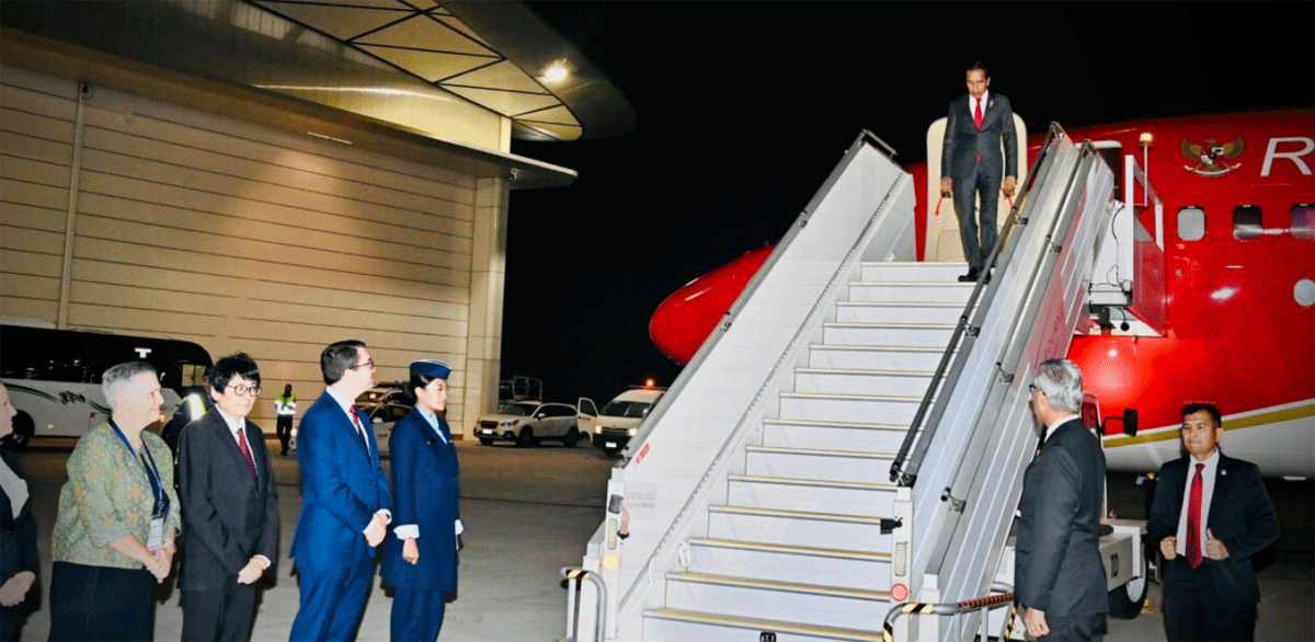 Presiden Joko Widodo tiba di Bandar Udara Melbourne Jet Base, Australia, Senin (4/3/2024), sekitar pukul 20.45 waktu setempat usai menempuh penerbangan selama kurang lebih enam jam dari Jakarta. (BPMI Setpres/Laily Rachev)