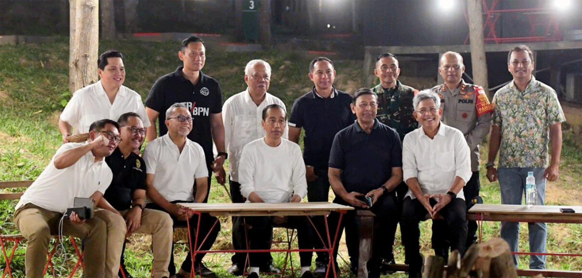 Presiden Joko Widodo bersama sejumlah menteri bermalam di Kawasan Ibu Kota Nusantara (IKN), Kabupaten Penajam Paser Utara, Kalimantan Timur usai peletakan batu pertama atau groundbreaking sejumlah infrastruktur, Kamis (29/2/2024). (BPMI Setpres/Muchlis Jr)