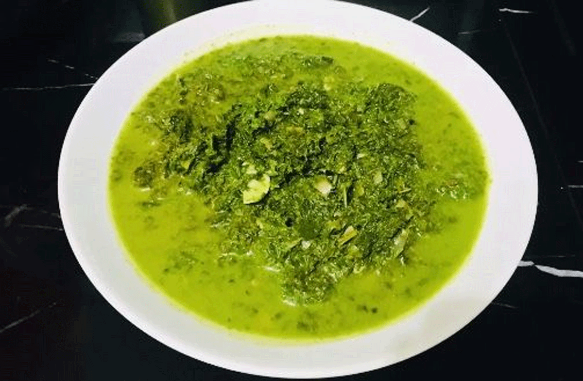Gulai pucuk ubi tumbuk.