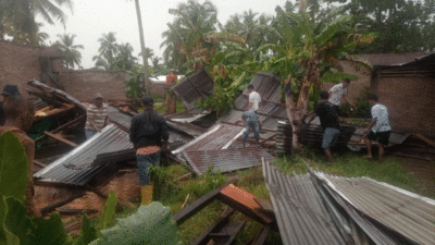 Atap yang diterbangkan angin puting beliung