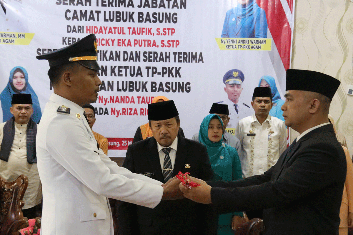 Bupati Agam saksikan serah terima jabatan Camat Lubuk Basung.