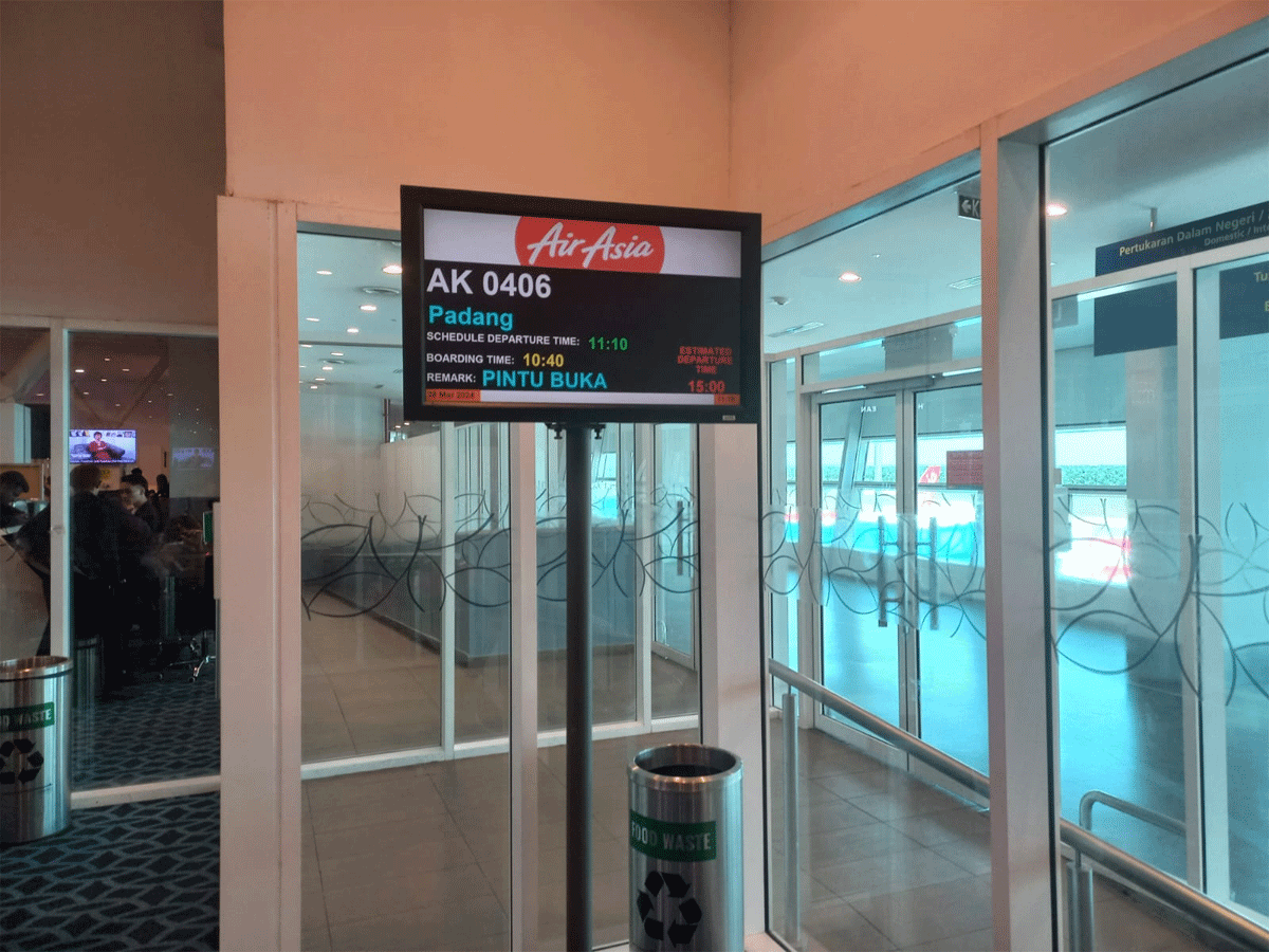 Ruang tunggu di KLIA2, Kuala Lumpur.