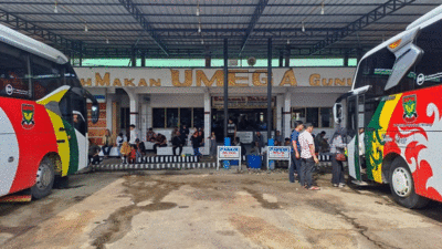Suasana di Rumah Makan Umega Gunung Medan, Dharmasraya. (suhanews)