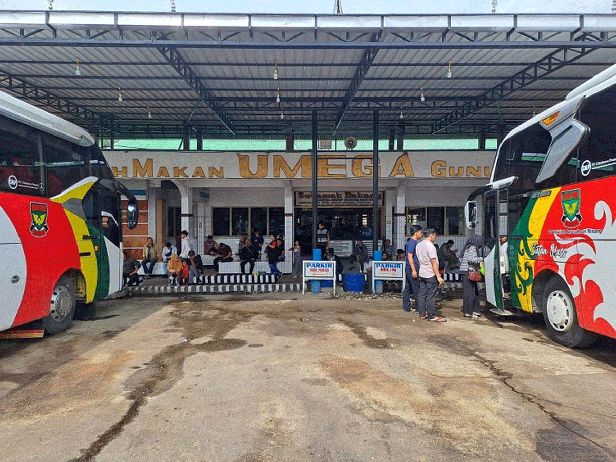 Suasana di Rumah Makan Umega Gunung Medan, Dharmasraya. (suhanews)