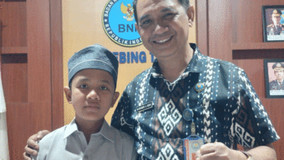 Kepala Badan Narkotika Nasional (BNN) Kota Tebing Tinggi AKBP Alexander S Soeki dan santri Hafiz Qur'an Sultan Habib Al Kindi Saragih.