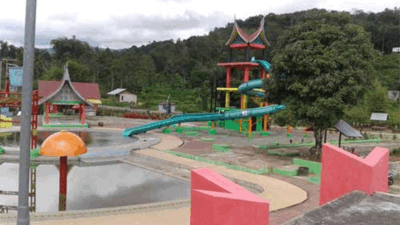 Waterboom Sapan Maluluang di Pauh Duo, Kabupaten Solok Selatan