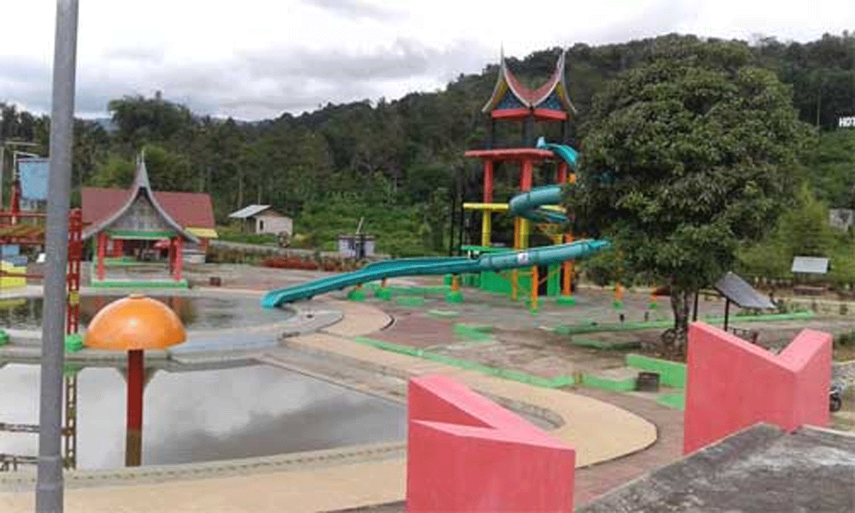 Waterboom Sapan Maluluang di Pauh Duo, Kabupaten Solok Selatan