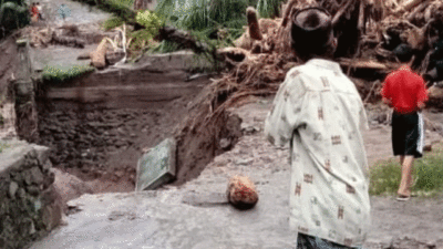 Banjir dan Longsor Hantam Pesisir Selatan, 10 Warga Dilaporkan Tertimbun, Ini Nama-namanya