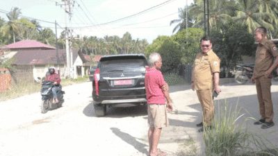 Wali Kota Gunungsitoli tinjau jalan provinsi yang rusak