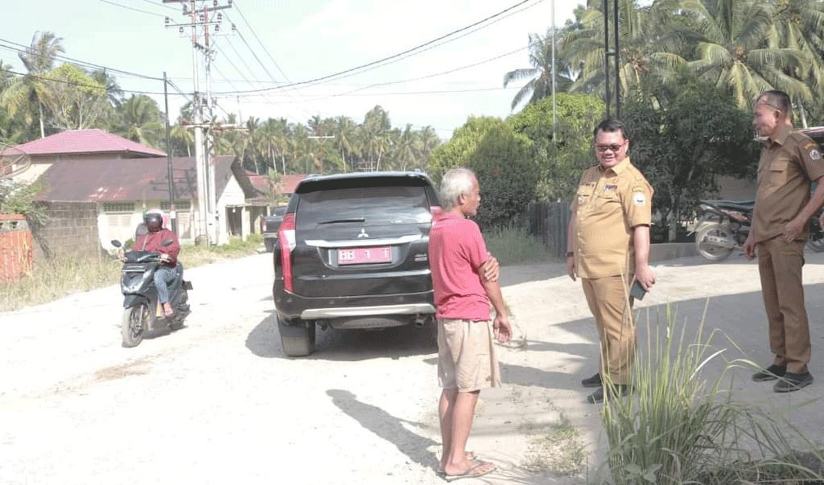 Wali Kota Gunungsitoli tinjau jalan provinsi yang rusak