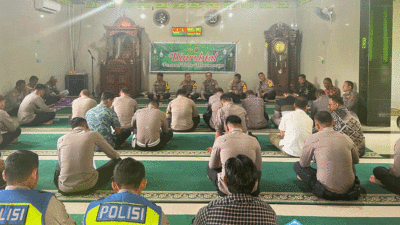 Personel Polres Dharmasraya Ikut Yasinan di Masjid Al-Amin