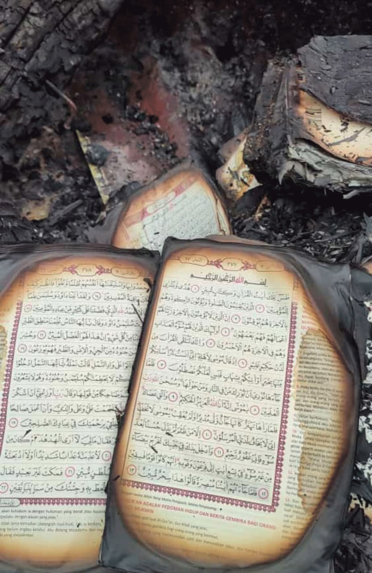 Alquran yang ditemukan utuh, sementara benda lain di sekitarnya ludes dimamah api.