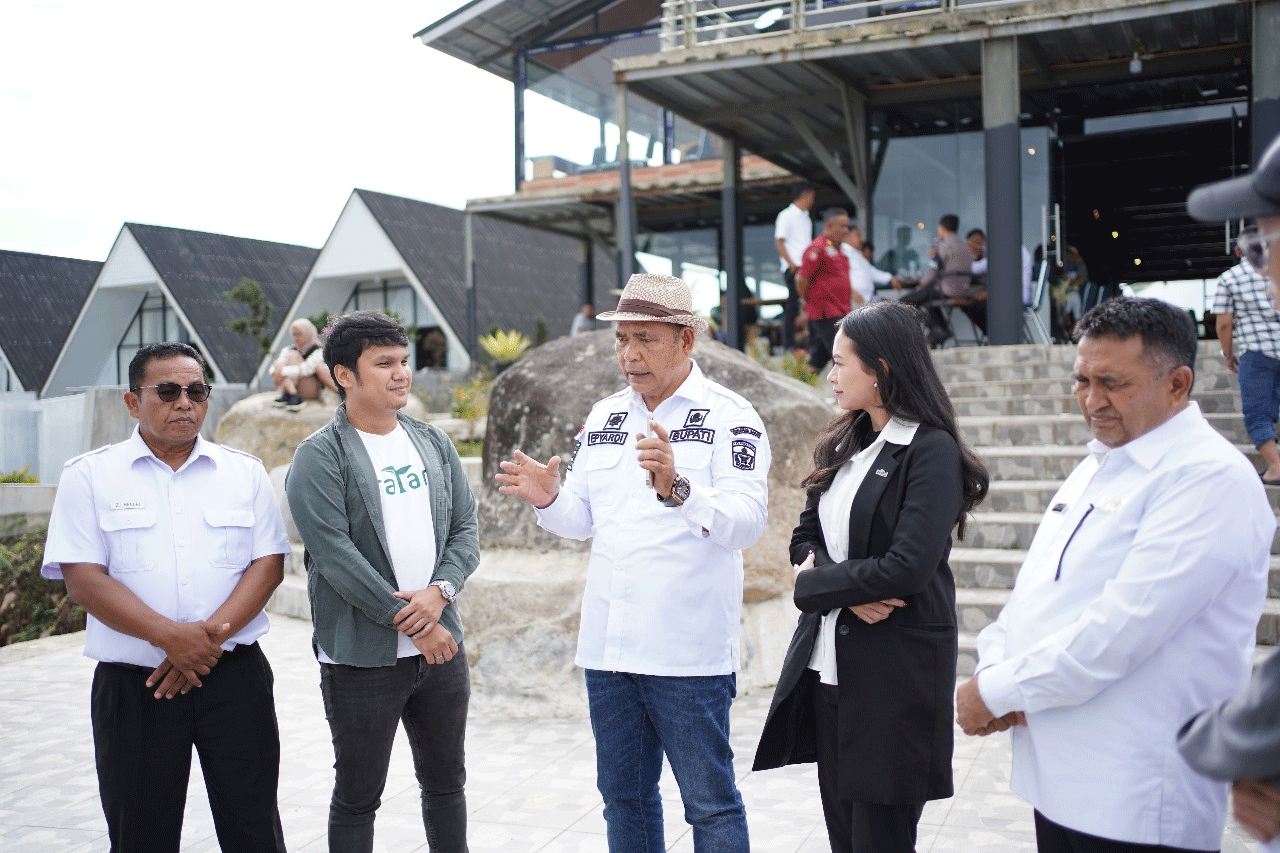 Bupati Epyardi Asda dialog dengan jajara Eratani di Alahan Panjang.