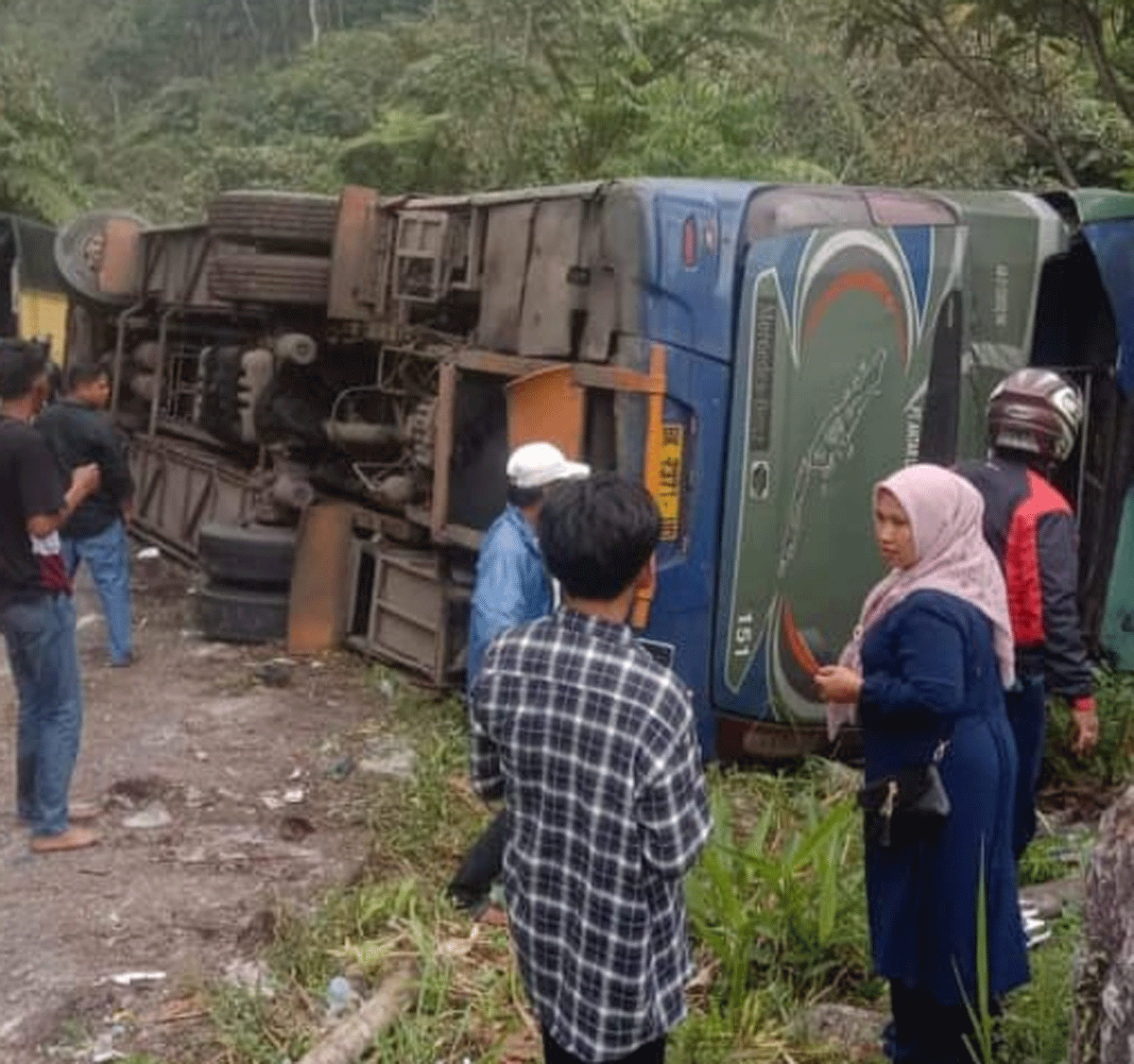 Bus ALS kecelakaan di Malalak