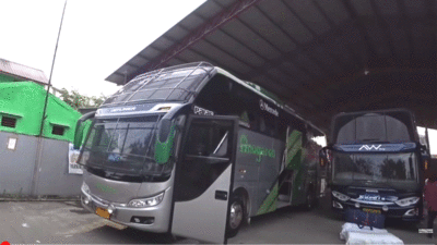 Salah satu armada bus Anugerah