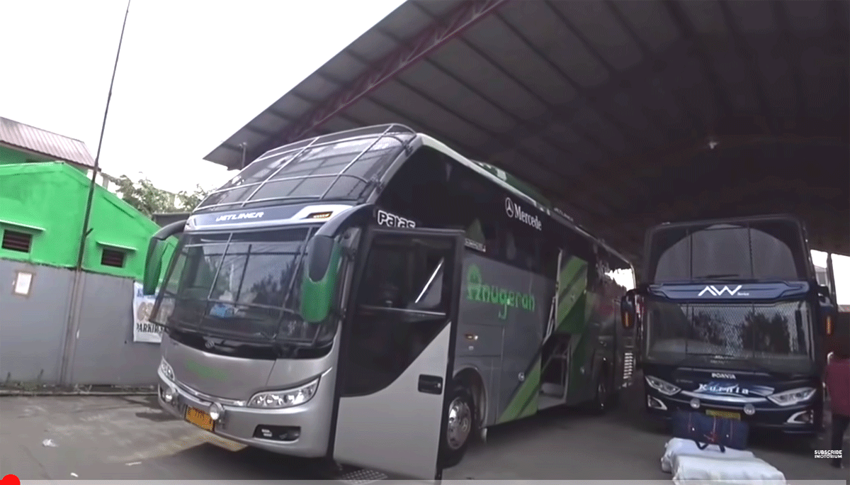 Salah satu armada bus Anugerah