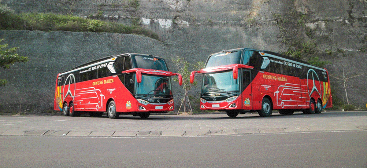 Dua armada bus Gunung Harta