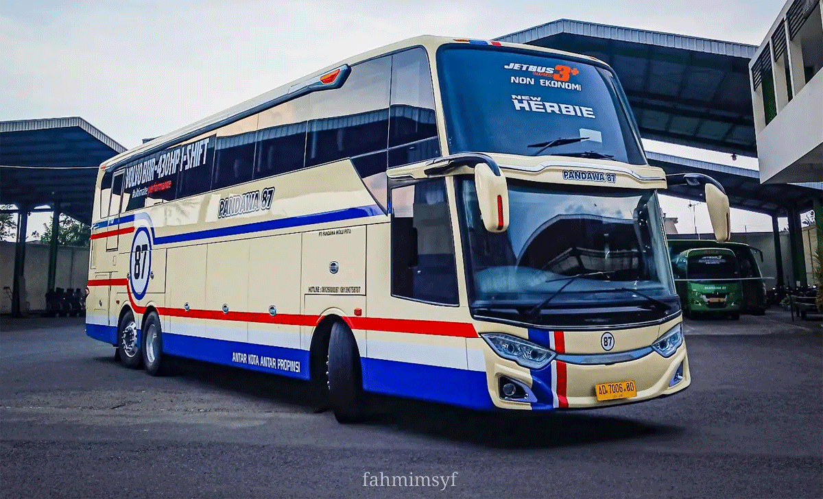 Bus Pandawa 87 dengan Nickname Herbie.