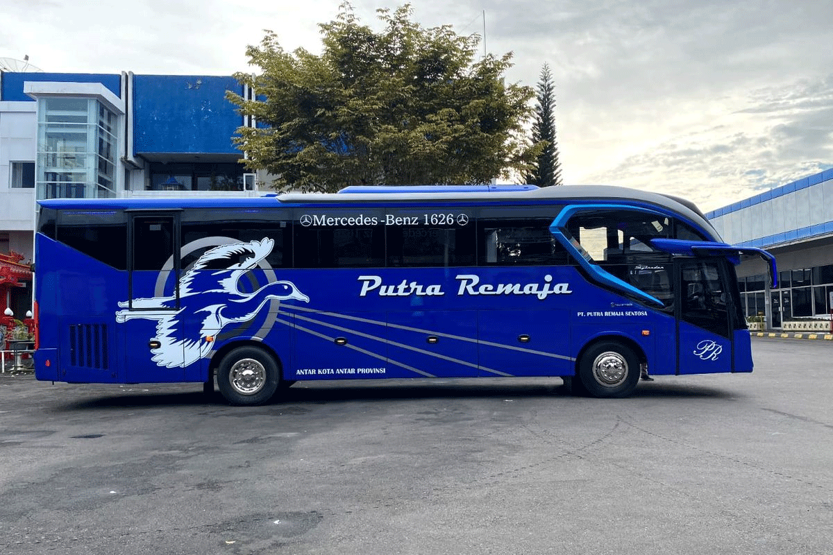 Salah satu armada bus Putra Remaja. (kompas.com)