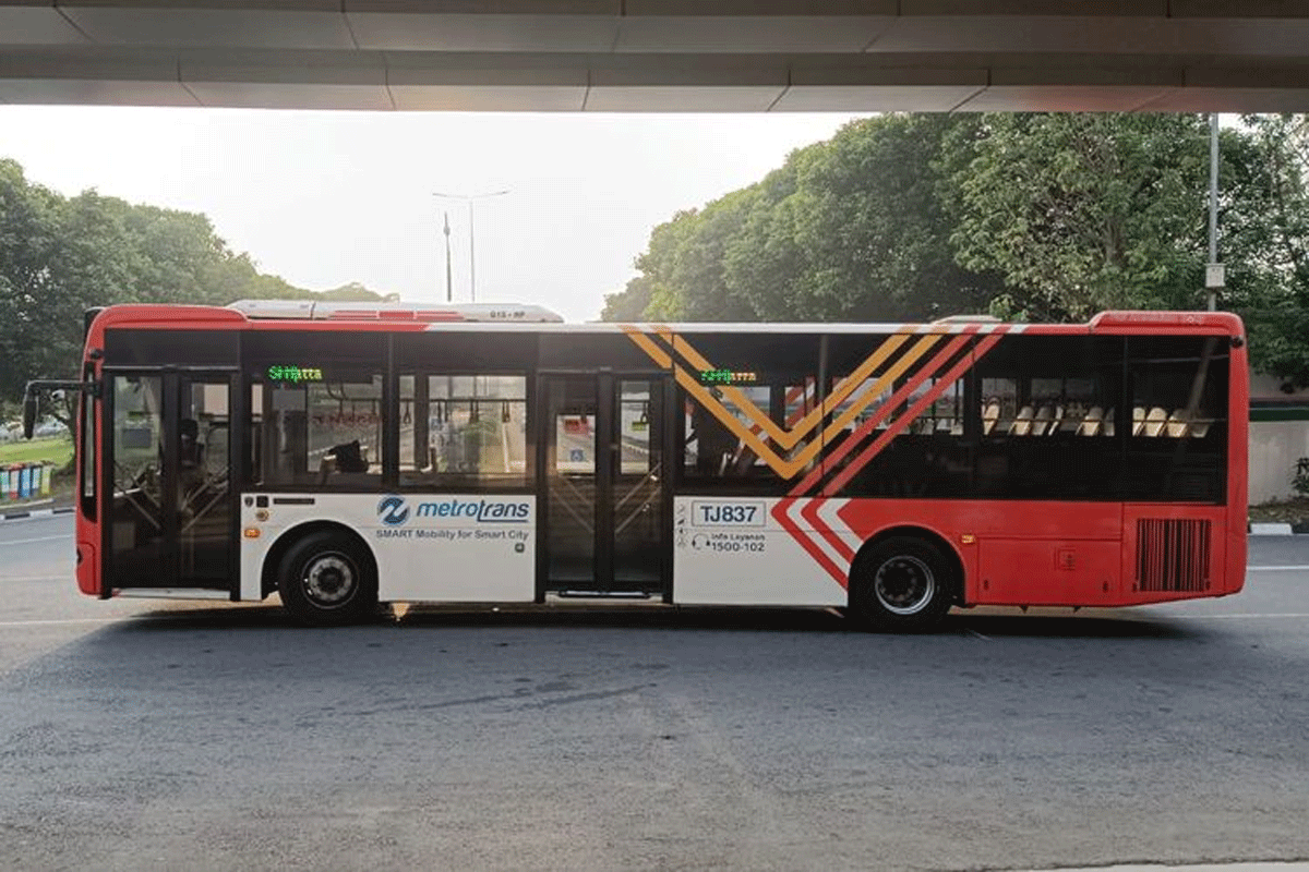 Bus Trans Jakarta yang melayani rute ke Bandara Soekarno-Hatta. (kompas.com)