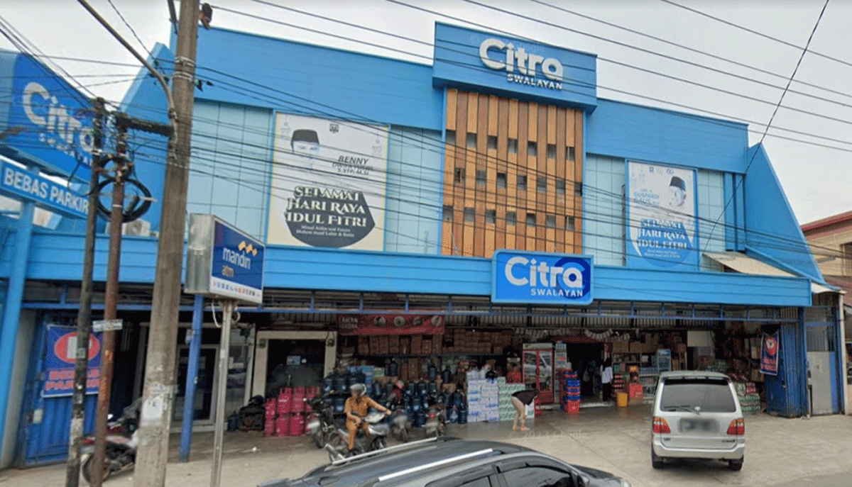Citra Swalayan di kawasan Anduring, Padang.