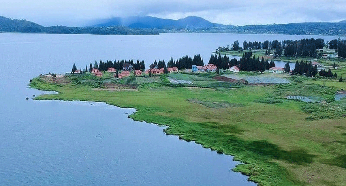 Indahnya Danau Kembar di Kabupaten Solok. (inews)