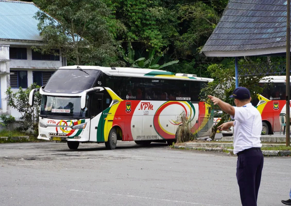 Bus NPM di Terminal Bukit Surungan