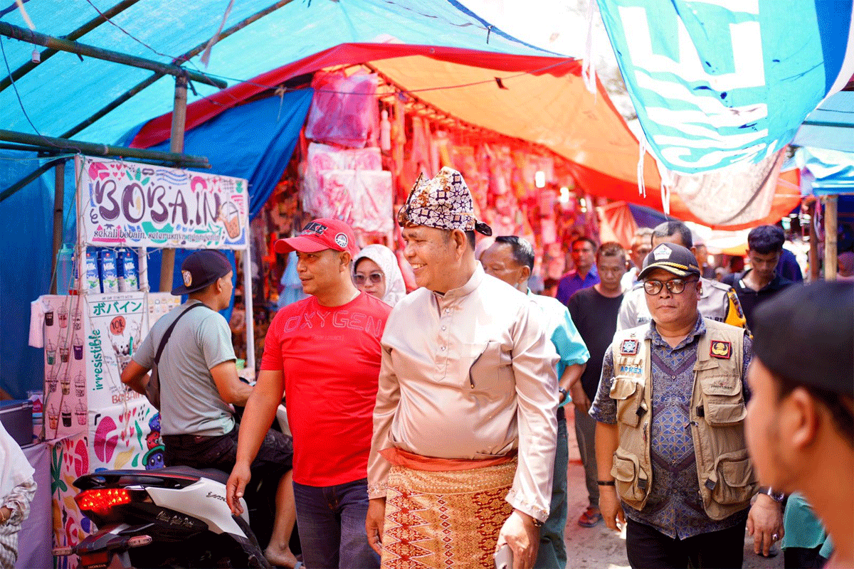 Bupati Epyardi Asda