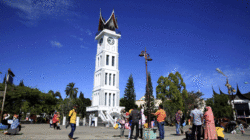 Jam Gadang Bukittinggi, Dibangun Belanda, Dicat Ulang Oleh Nippon Paint
