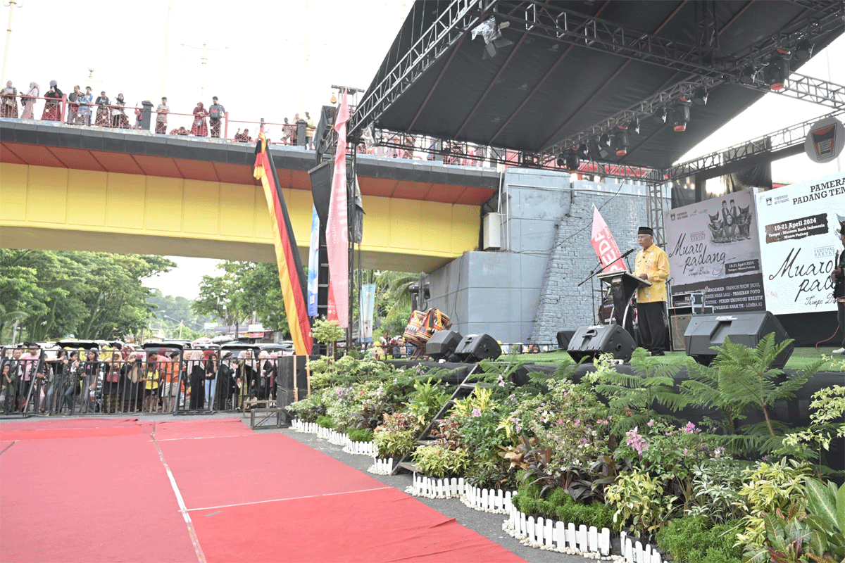 Gubernur Mahyeldi buka Festival Rakyat Muaro Padang. (Biro Adpim)