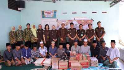 Semarak Ramadan, Jajaran Kejaksaan Negeri Dharmasraya Berbagi dengan Sesama