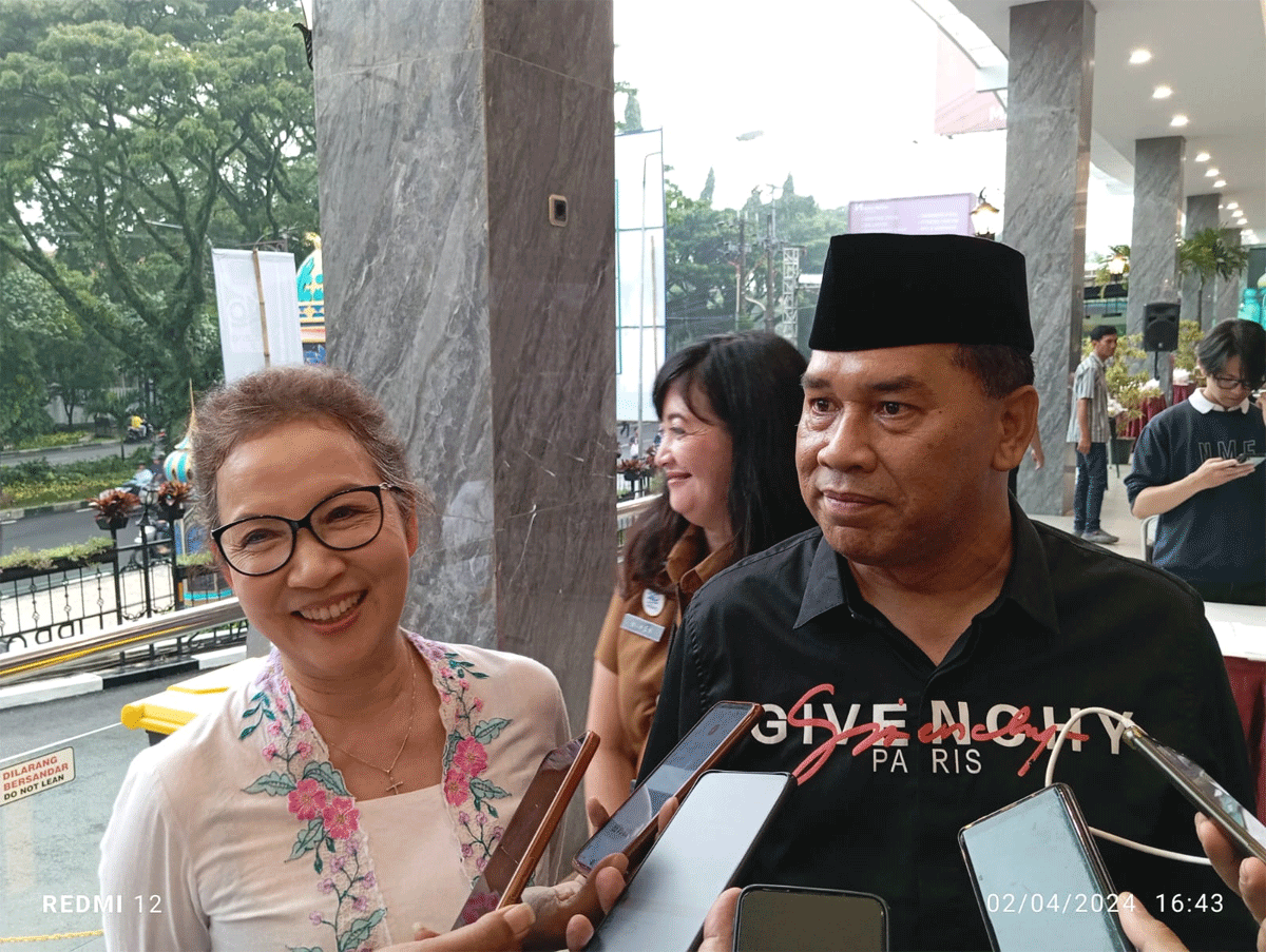 Pemberian keterangan pers pada wartawan