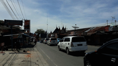 Situasi lalu lintas di ruas Padang-Bukittinggi. (republika)