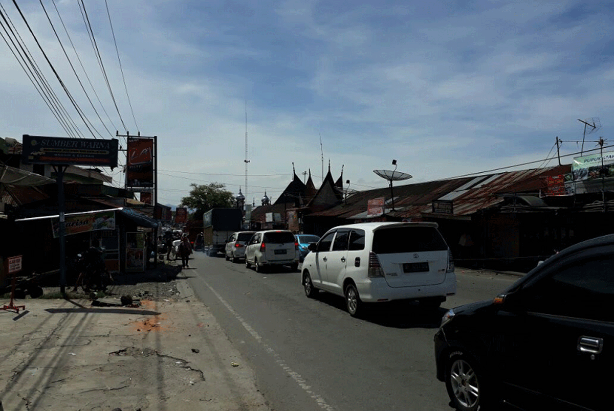 Situasi lalu lintas di ruas Padang-Bukittinggi. (republika)