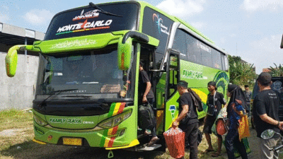 Salah satu armada Bus Family Raya. (YouTube RAFAFARA FAMILY)