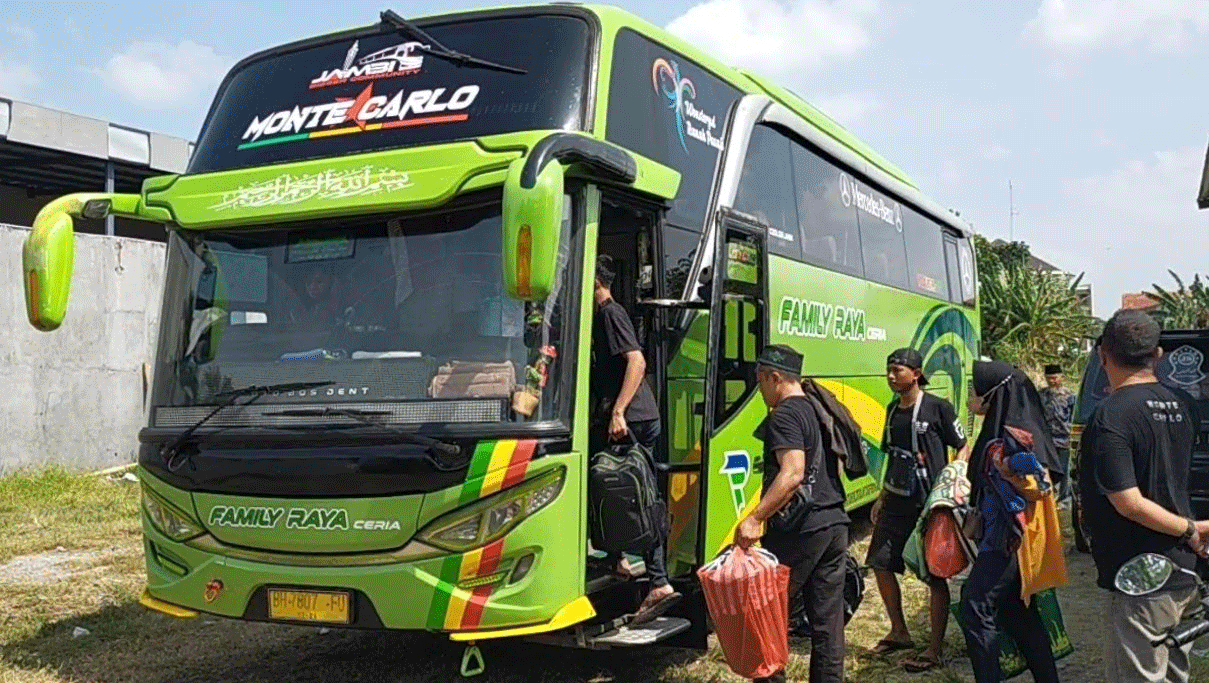 Salah satu armada Bus Family Raya. (YouTube RAFAFARA FAMILY)
