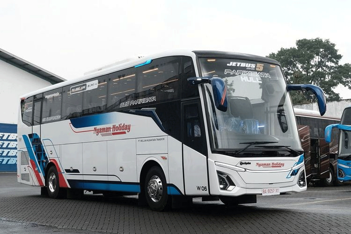 Salah satu armada Nyaman Holiday. (kompas.com)