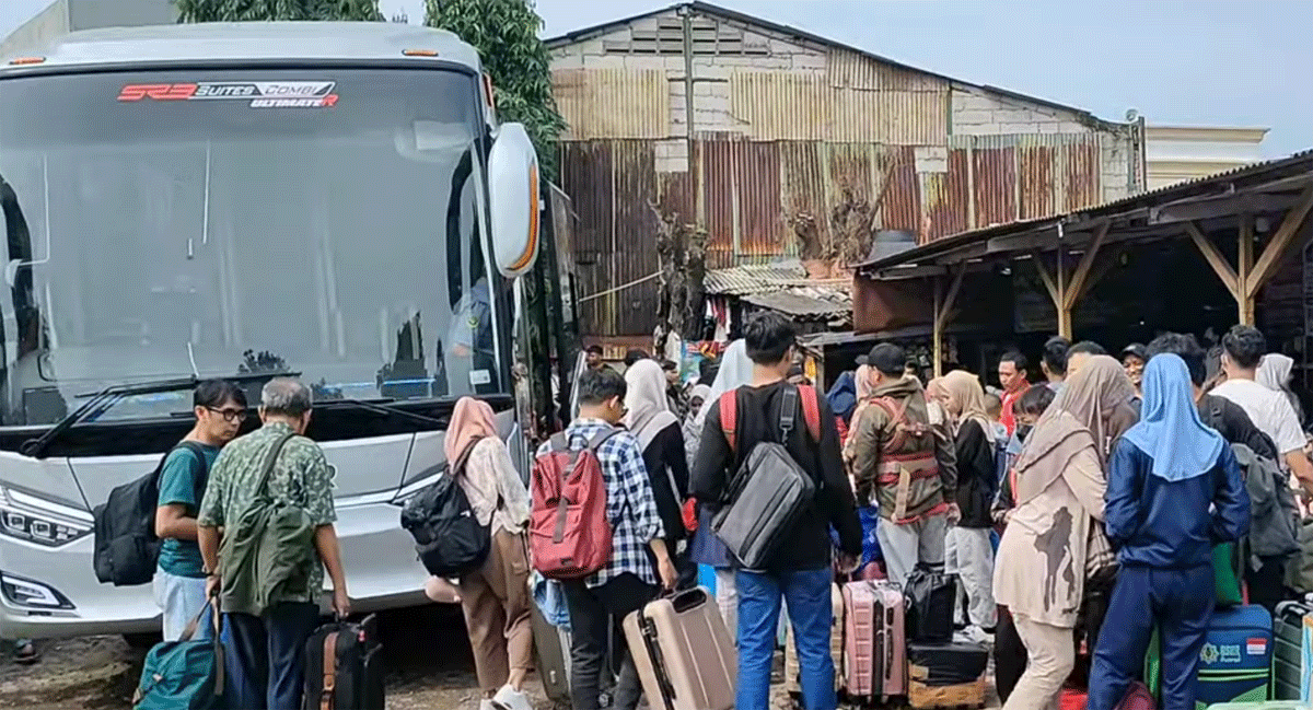 Bus Miyor diserbu penumpang tujuan Sumbar di Pondok Pinang