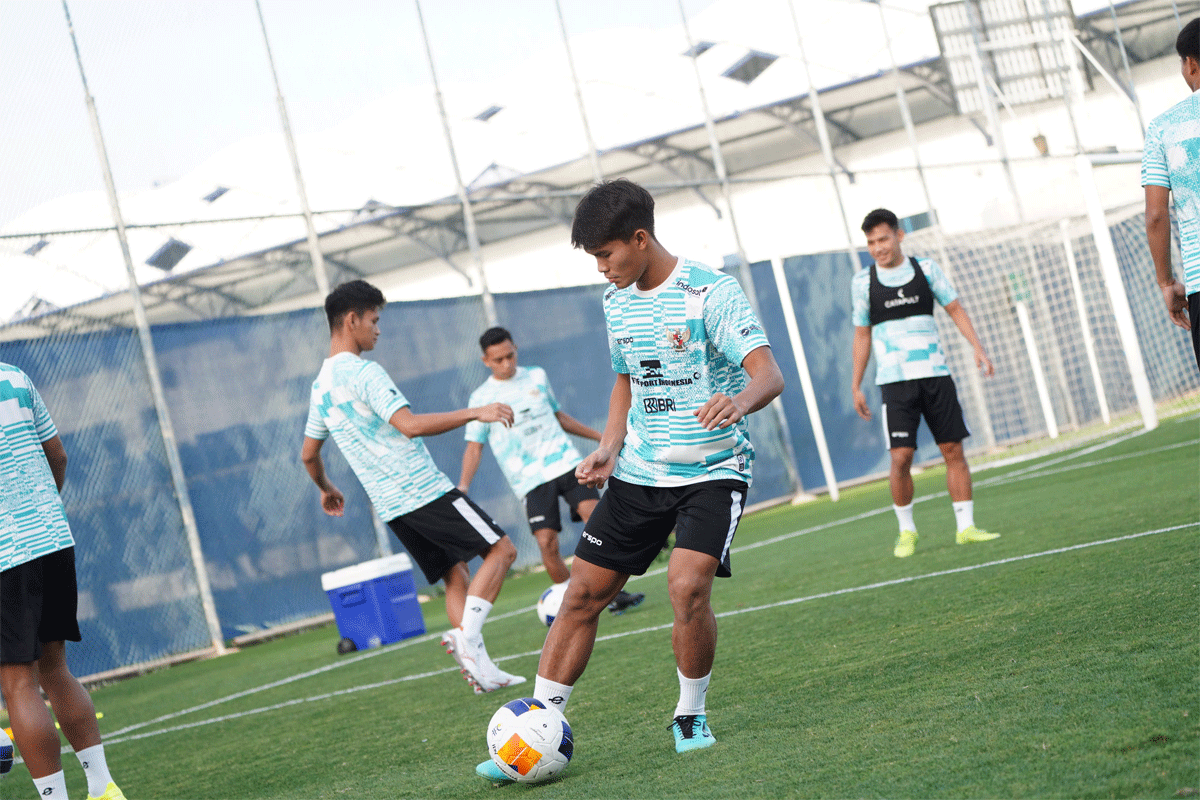 Pemain timnas latihan di Dubai. (pssi)