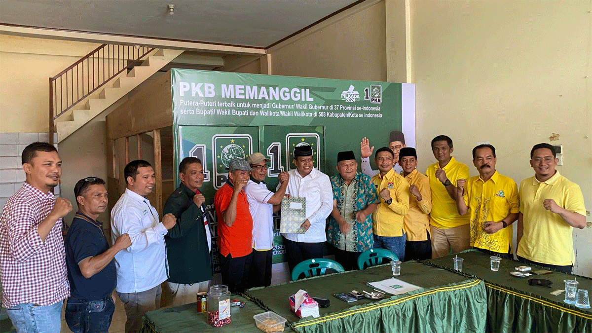 Pengambilan formulir pendaftaran calon kepala daerah di PKB Payakumbuh.