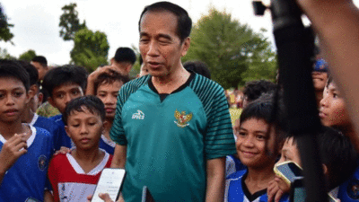 Main Bola di Gorontalo, Jadi Striker Saat Tim Tertinggal, Usai Cetak Gol, Presiden Jokowi Jadi Kiper
